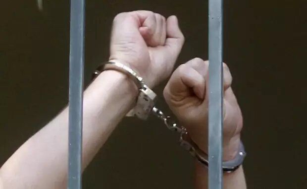 Задържани