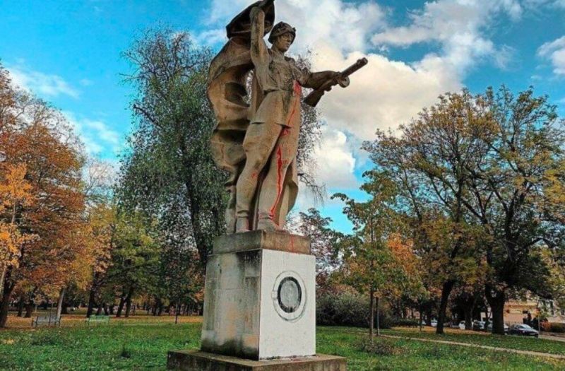 Паметникът в Литомержице
