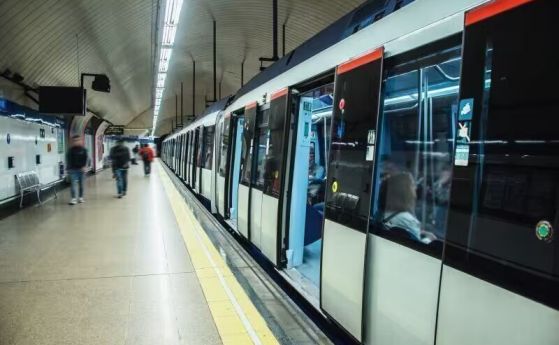 Строежът на метро 3 променя движението