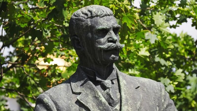 Паметник на Вазов