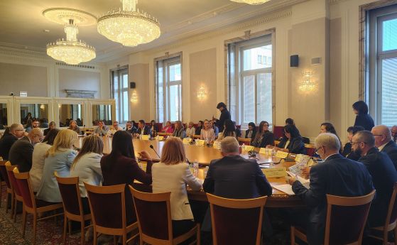 Комисията по образование прие на първо четене предмета ''Добродетели и религии'', отхвърли ''Добродетели и ценности''