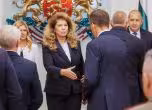 Йотова се ръкува с присъстващите на КСНС
