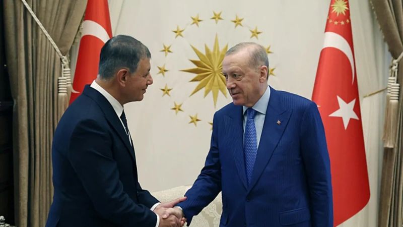 Кметът на Измир напусна НРП и премина към партията на Ердоган