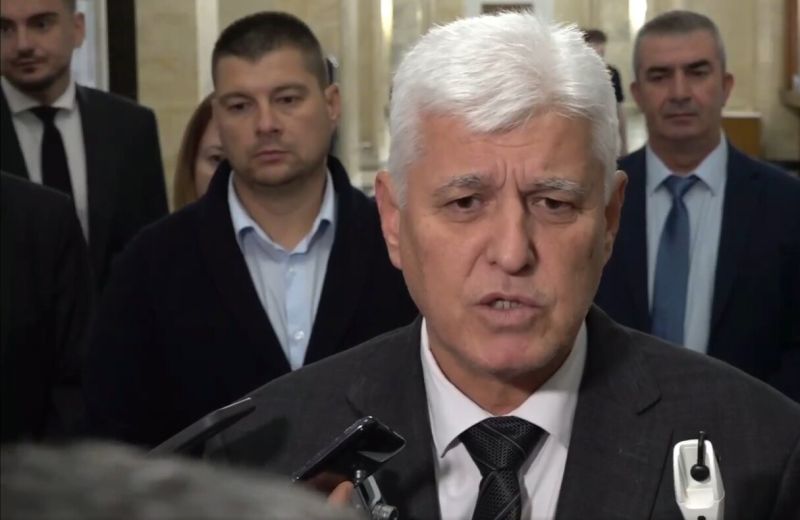 Министърът на отбрната Димитър Стоянов. 
