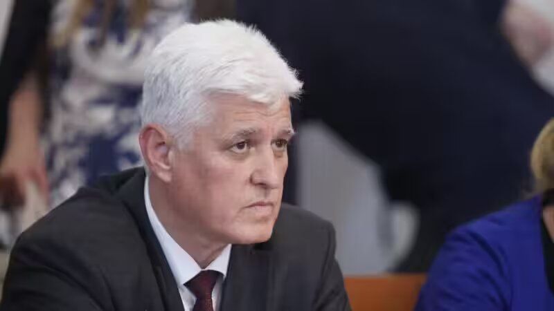 Министърът на отбраната Димитър Стоянов.
