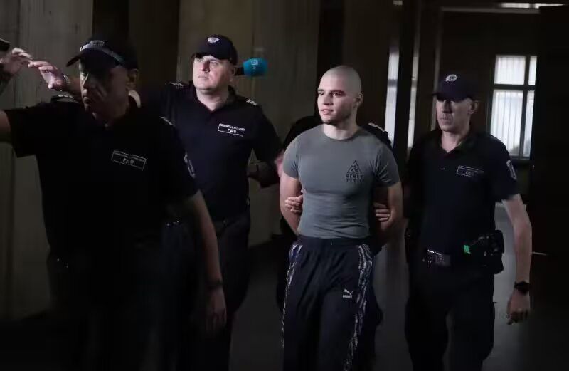 Михайлов