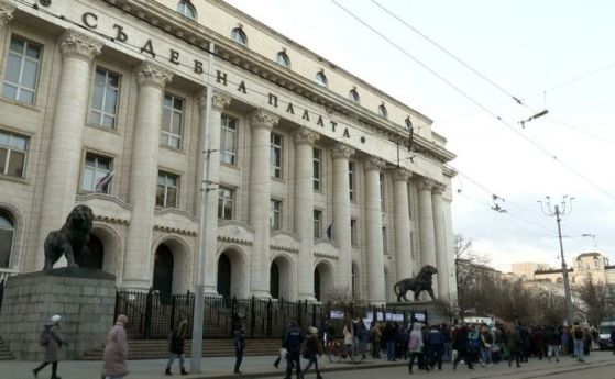 ГДБОП хвана 19-годишен хакер, отива на съд за пробив на БНТ, БНР и институции