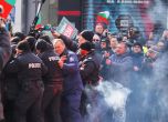 Напрежение и пострадали на протеста на ''Възраждане'', опитали се да подпалят вратата на Дома на Европа (снимки) slid