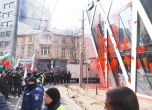 Напрежение и пострадали на протеста на ''Възраждане'', опитали се да подпалят вратата на Дома на Европа (снимки) slid