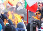 Напрежение и пострадали на протеста на ''Възраждане'', опитали се да подпалят вратата на Дома на Европа (снимки) slid