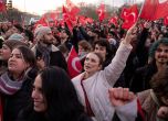 Това ли е най-големият митинг в историята? 2.2 милиона се събраха в подкрепа на Имамоглу, твърдят турски медии slid