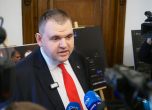 ''Музей на сглобката'': Пеевски покани журналисти в кабинета си, показа снимки и документи от работата си с ПП-ДБ (снимки) slid