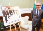 ''Музей на сглобката'': Пеевски покани журналисти в кабинета си, показа снимки и документи от работата си с ПП-ДБ (снимки) slid