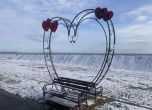 Зимата дойде официално на плажа в Бургас (Галерия) slid