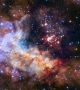 Тази неизвестна на широката публика снимка показва гигантско струпване на около 3000 звезди, наречено Westerlund 2, разположено на 20 000 светлинни години от нас в съзвездието Карина. Това е сравнително млад, на 2 милиона години звезден куп съдържа някои от най-горещите, ярки и най-масивни звезди.  Снимка: Hubble Space Telescope 