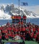 Участниците в Homeward Bound позират на входа на канала Лемер в Антарктида. Източник: Homeward Bound  