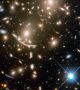 Изображение от космическия телескоп на галактическото струпване Abell 370.   Снимка: NASA, ESA, and J. Lotz and the HFF Team (STScI)