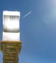 Айвънпа има повече от 350 000 огледала, които фокусират слънчевите лъчи върху трите котли, разположени на надморска височина от 140 м  Снимка: Ivanpah Solar