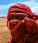 Туарегските жени, за разлика от другите мюсюлмански жени, ходят с открити лица. Но това е строго забранено за техните мъже - те се забулват още като достигнат пълнолетие и могат да открият лице само пред любимата си. Попитани защо, туарегите отговарят: „Много просто. Те са красиви и ние искаме да ги виждаме“.  