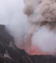 Вулканът разрушава стотици домове и други сгради и съоръжения и често поврежда електропроводи, водопроводи и пътища.  Снимка: USGS