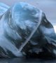 Фотографът Алекс Корнел (Alex Cornell) по време на експедицията си в Антарктида е имал късмета да направи уникални снимки на наскоро преобърнал се айсберг с необичаен син цвят.  Снимка: Alex Cornell