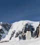 Фотографът Алекс Корнел (Alex Cornell) по време на експедицията си в Антарктида е имал късмета да направи уникални снимки на наскоро преобърнал се айсберг с необичаен син цвят.  Снимка: Alex Cornell